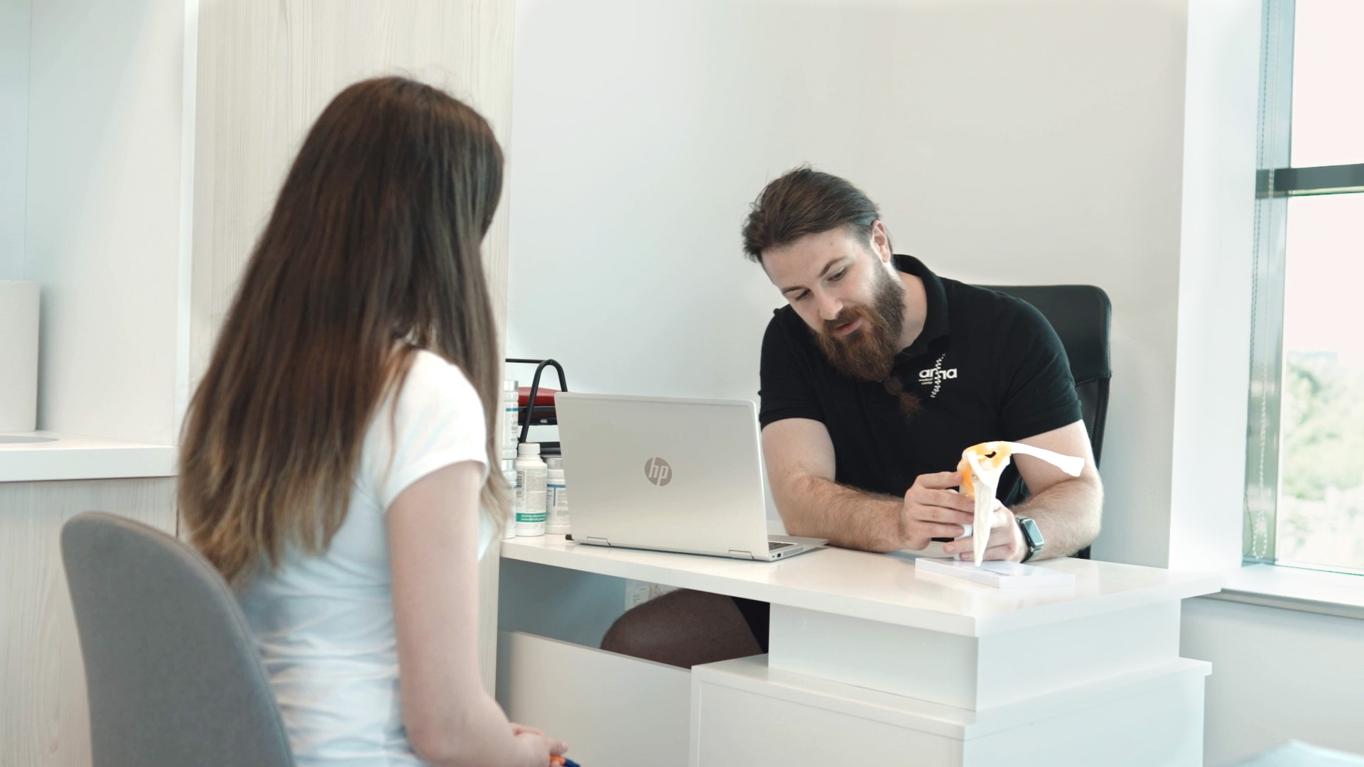 Alt text: Când este recomandată o evaluare musculo-scheletală – Arra Medical Center Iași